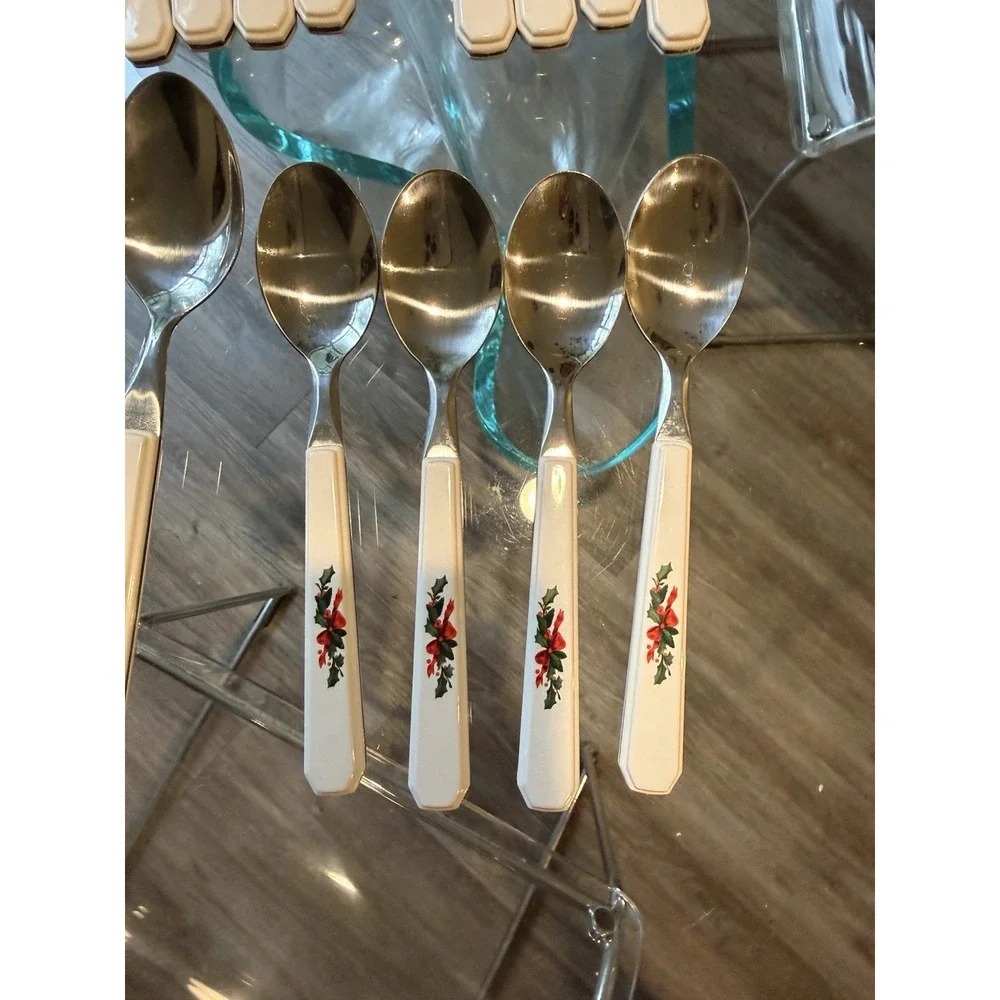 Pfaltzgraff Snow Village Christmas Flatware Service For 4  Silverware 20 Pieces